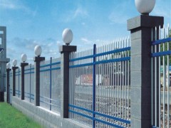 厂区围墙隔离栏  铁艺锌钢护栏 喷塑组装锌钢护栏可定做