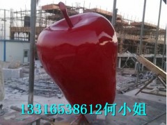 苹果园现神奇景观玻璃钢蛇苹果雕塑百年难得一见