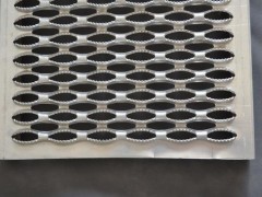 厂家定制冲孔鳄鱼嘴板不锈钢防滑板规格 齿型铁板防滑板批发