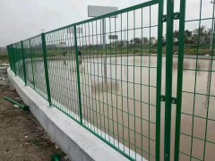 护栏网果园围栏 公路护栏网的规格 桃形柱护栏网生产厂家直销