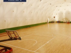 篮球馆 怎么解决运动木地板伸缩缝的方法？