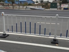 防眩光中间护栏 人行道梅花管护栏 塑钢道路护栏