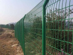 双边丝护栏网高速公路果木围栏网隔离网绿色铁丝网规格齐全