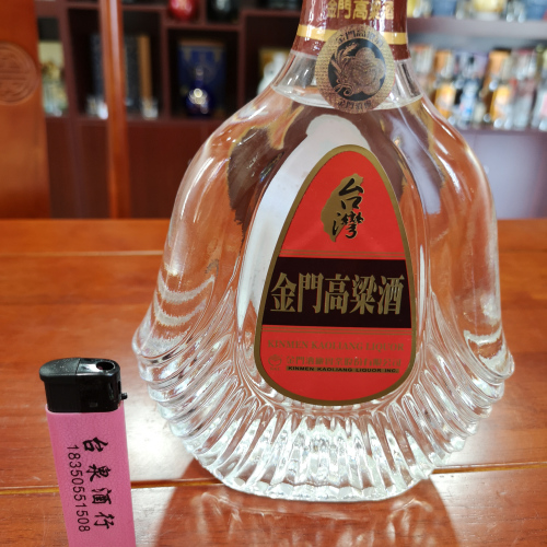台湾金门高粱酒扁瓶58度600ml (1)