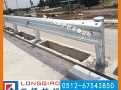 龙桥护栏厂生产高速公路防撞护栏 道路波形板防撞栏 波形栏杆